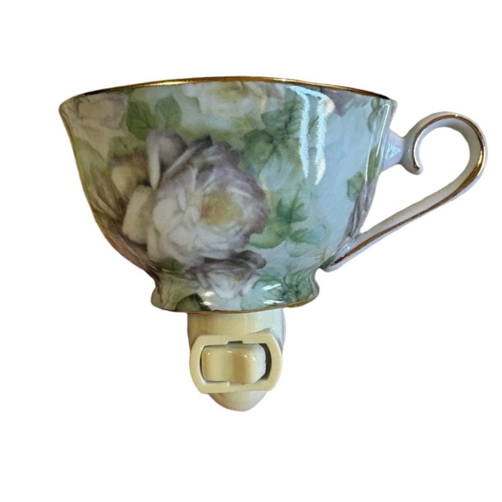 ⭐️Free With Any Purchase⭐️Vintage Floral Teacup Night Light with Gold Trim